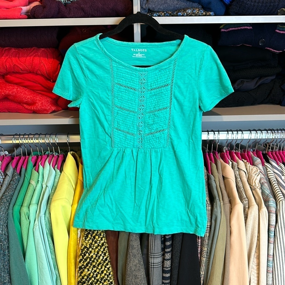 Talbots green with pleats and embroidery short sleeve scoop neck top size XS